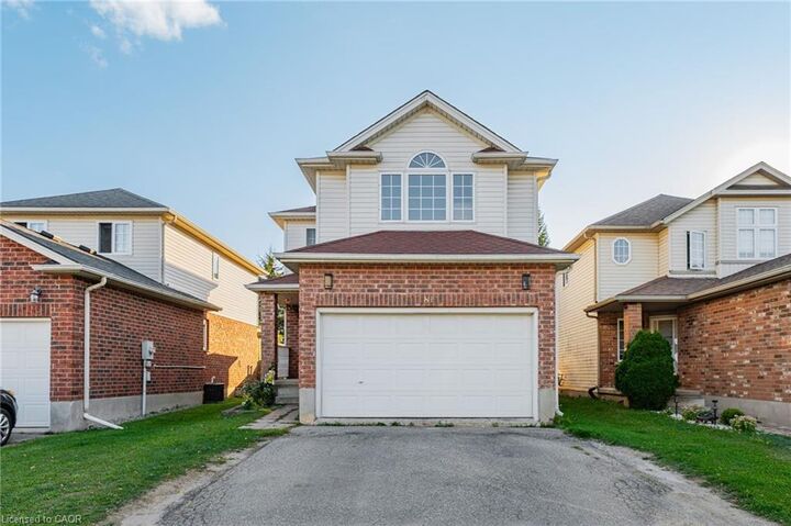 Property Photo:  81 Eastforest Trail  ON N2N 3M3 