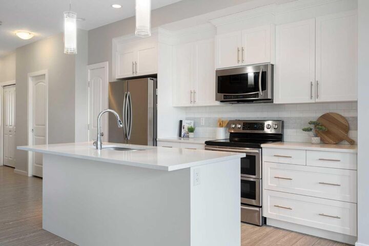 Property Photo: 28 Heritage Vista AB T4C 2N6