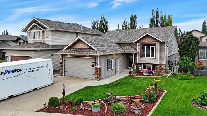 52 Irving Crescent — photo 1