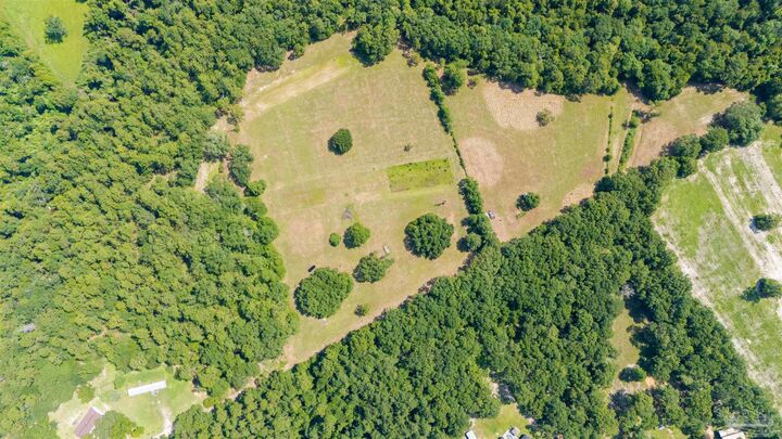Property Photo: 1400 Jacks Branch Rd FL 32533