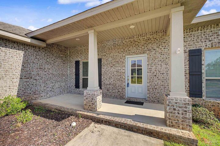 Property Photo:  400 Broadleaf Cir  FL 32533 