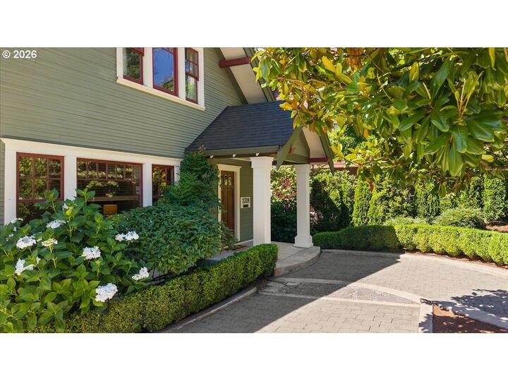 Property Photo: 2328 SW Broadway Dr OR 97201