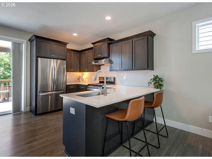 Property Photo:  181 E Wayno Way  OR 97132 