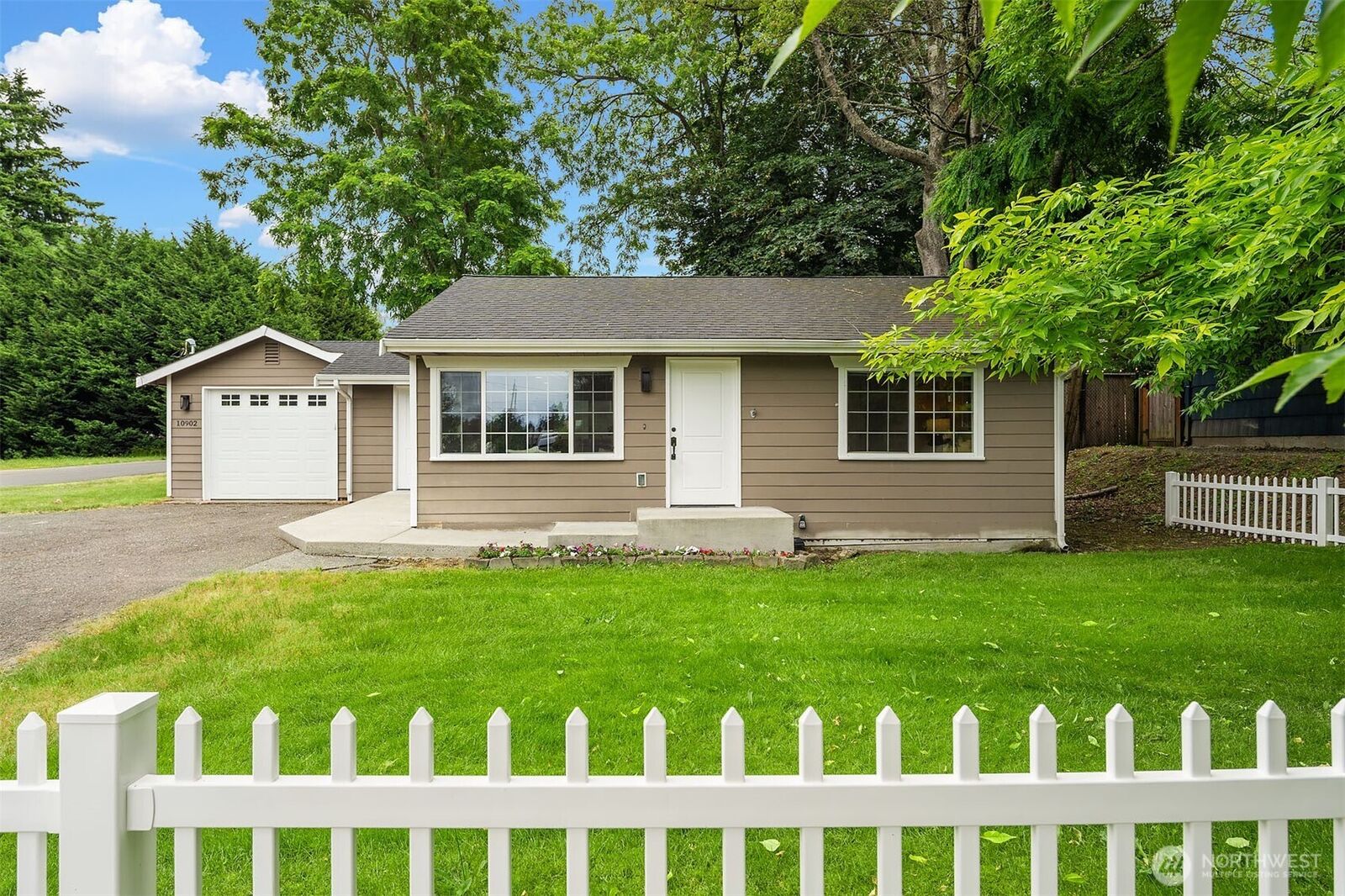 Property Photo:  10902  26th Avenue SW  WA 98146 