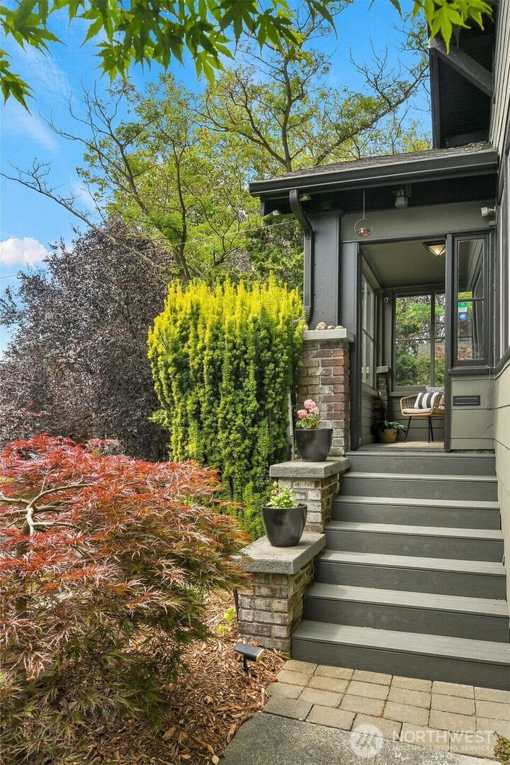 Property Photo:  1216 N 47th Street  WA 98103 