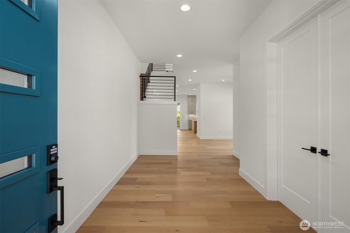 Property Photo:  465  Orcas Ave NE  WA 98059 