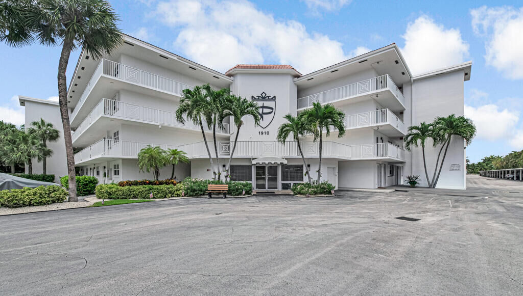 Property Photo:  1910 S Ocean Boulevard 112  FL 33483 
