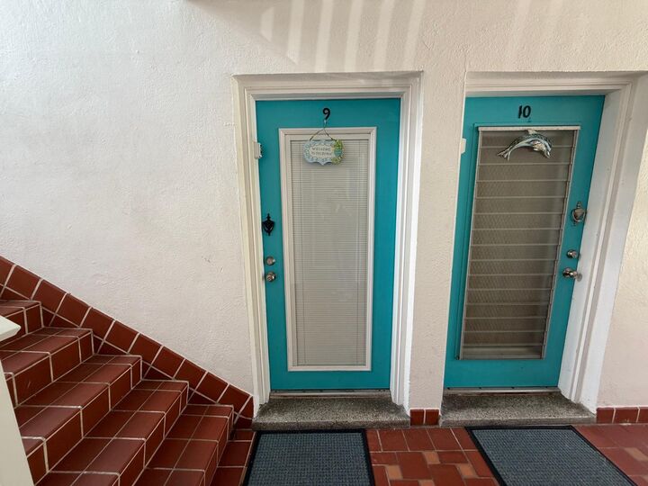 Property Photo: 700 Antioch Avenue 9 FL 33304
