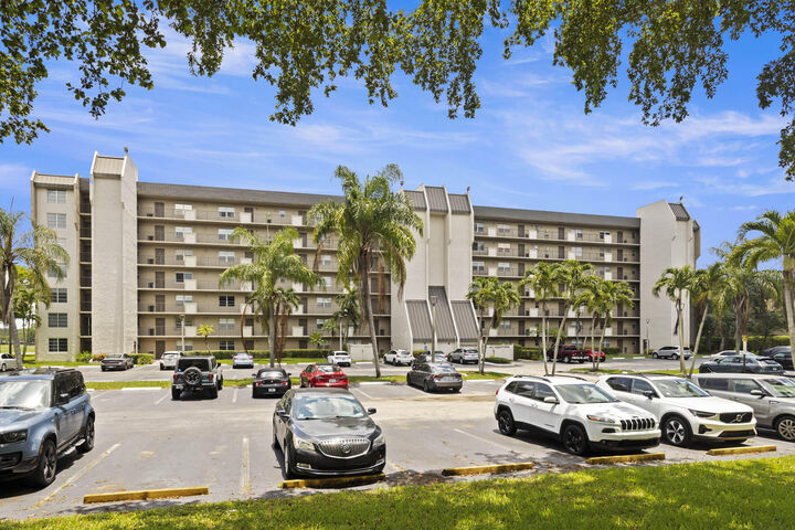 Property Photo: 3150 W Rolling Hills Circle 709 FL 33328