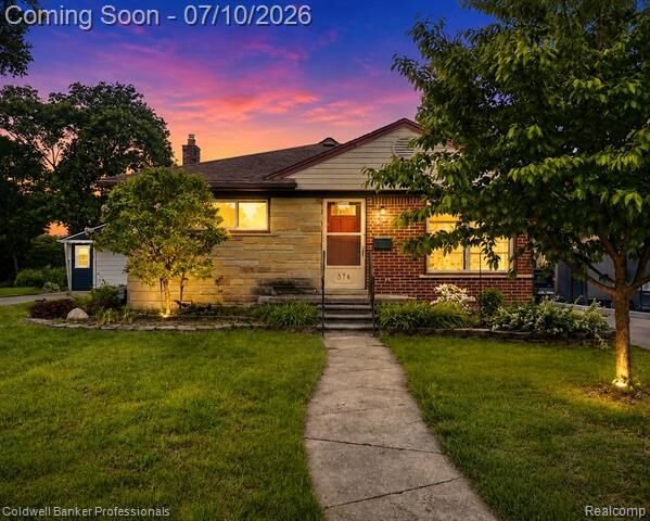 Property Photo:  574 Auburn Street  MI 48170 