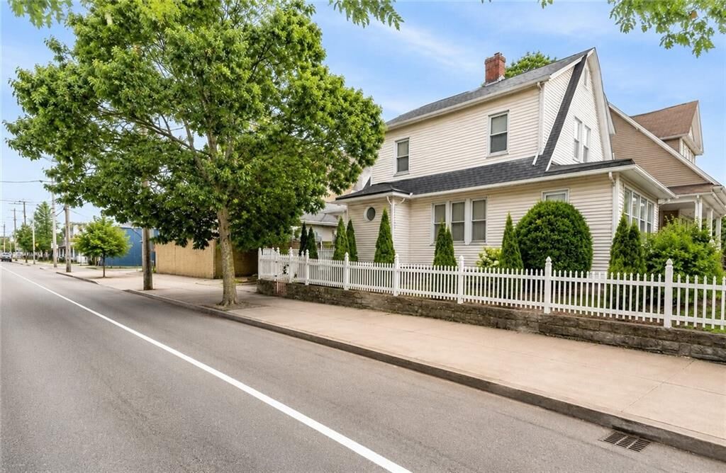 Property Photo: 912 Narragansett Boulevard RI 02905