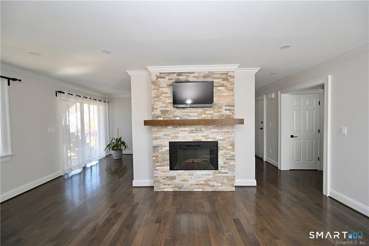 Property Photo:  31 Carriage Drive 31  CT 06460 
