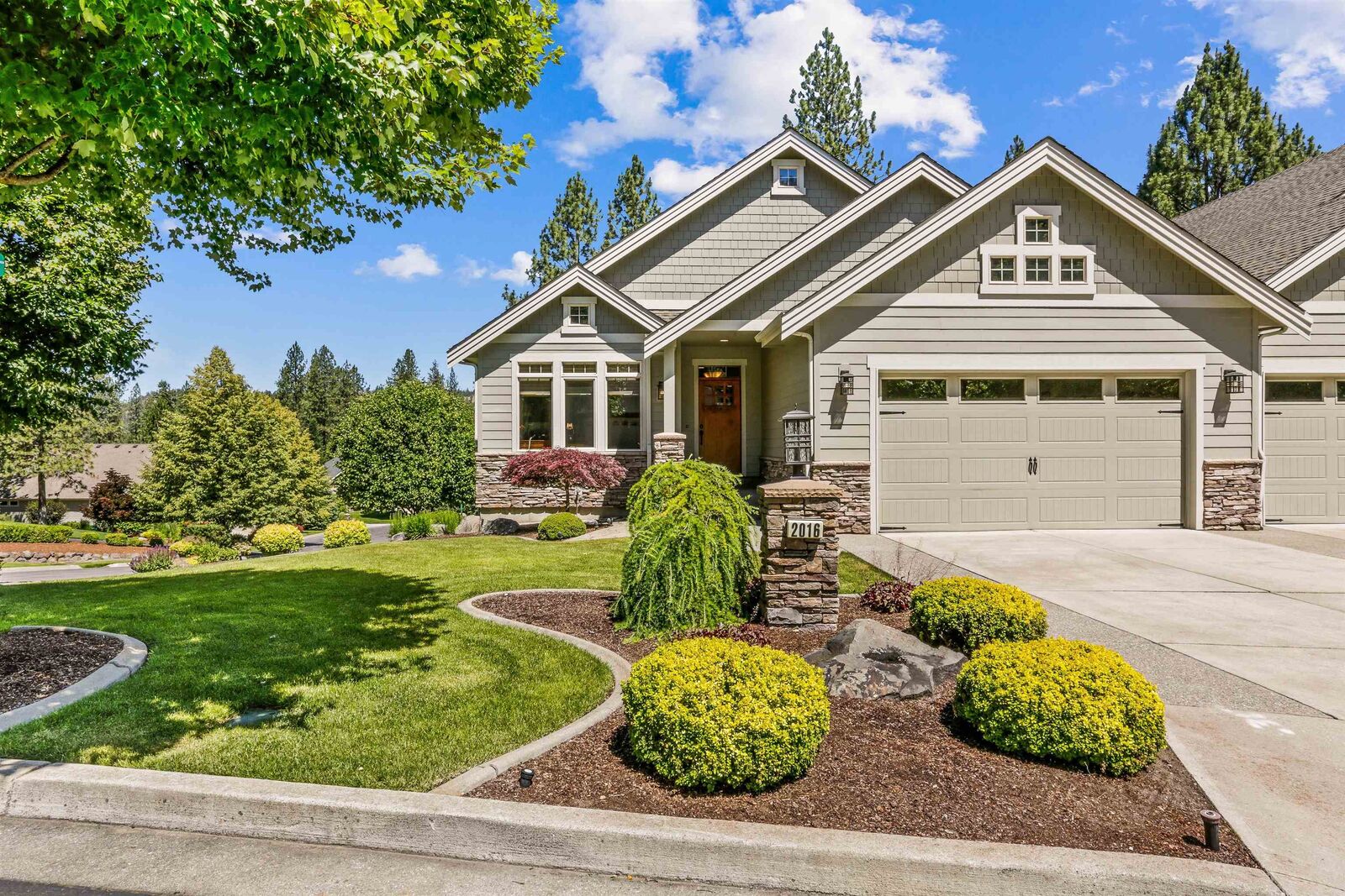 Property Photo: 2016 W Forest Hill Ln WA 99218