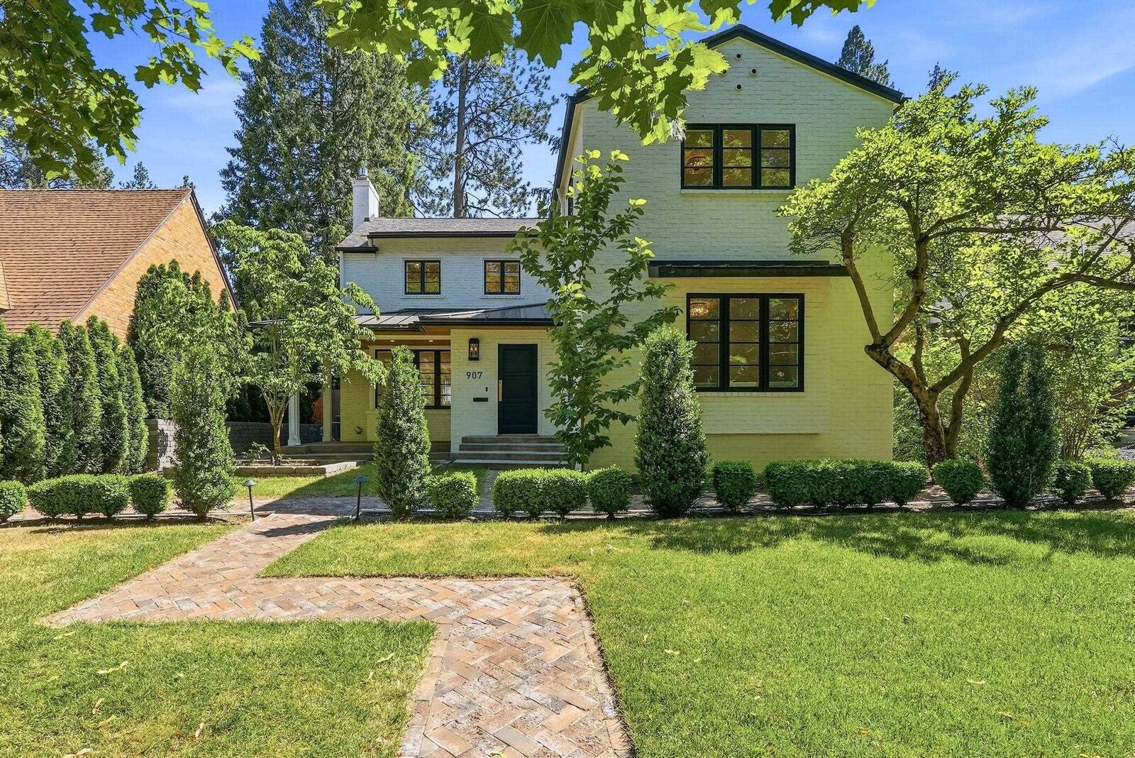 Property Photo: 907 W 20th Ave WA 99203