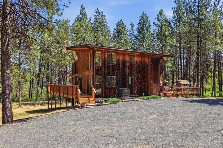 Property Photo: 4605 W Pinto Rd WA 99004