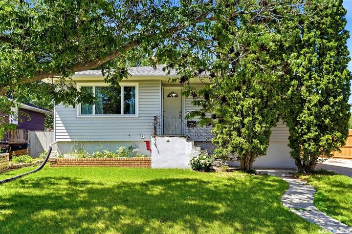 Property Photo: 2426 Harvey Street SK S4N 2N4