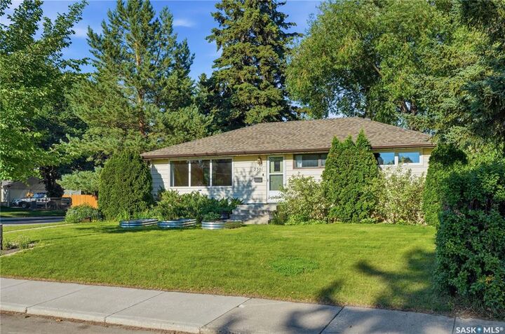 Property Photo:  2301 Cairns Avenue  SK S7J 1T9 