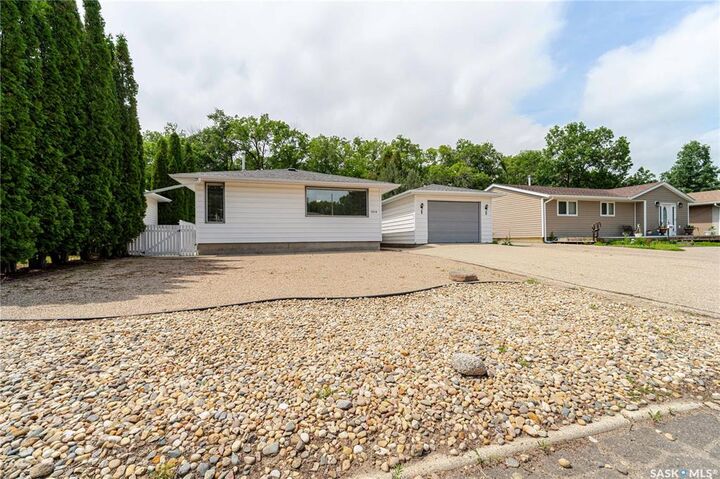 1014 Hopkins Crescent — photo 1