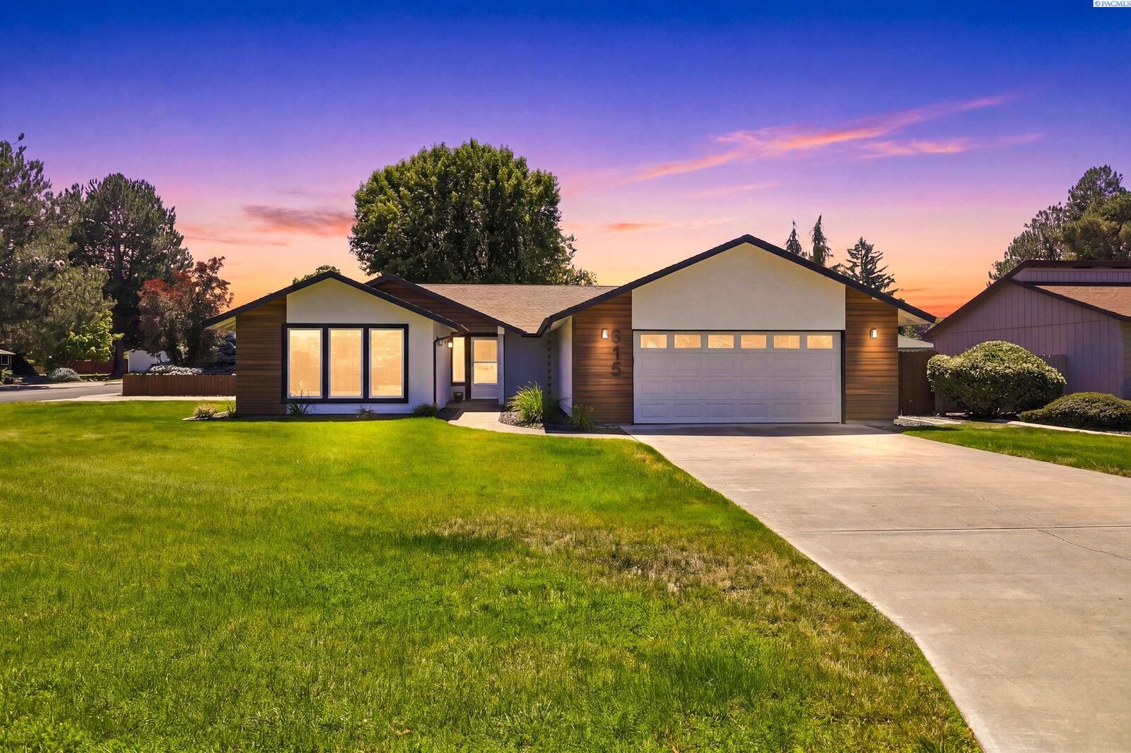 Property Photo: 615 Muriel St WA 99352