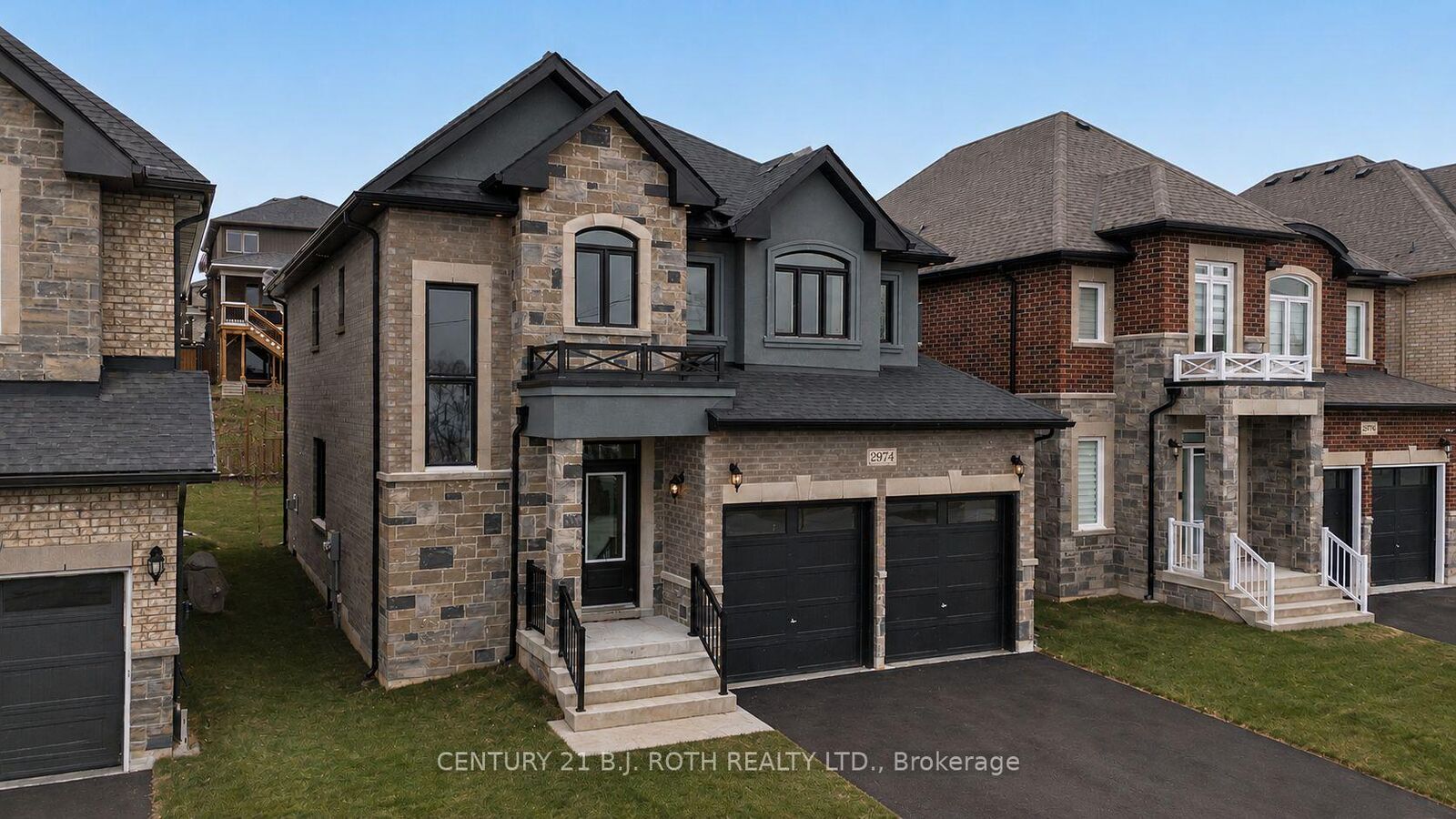Property Photo:  2974 Monarch Drive  ON L3V 8M8 