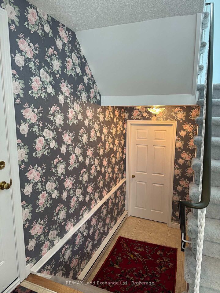 Property Photo:  31 Philip Place 31  ON N2Z 2E7 