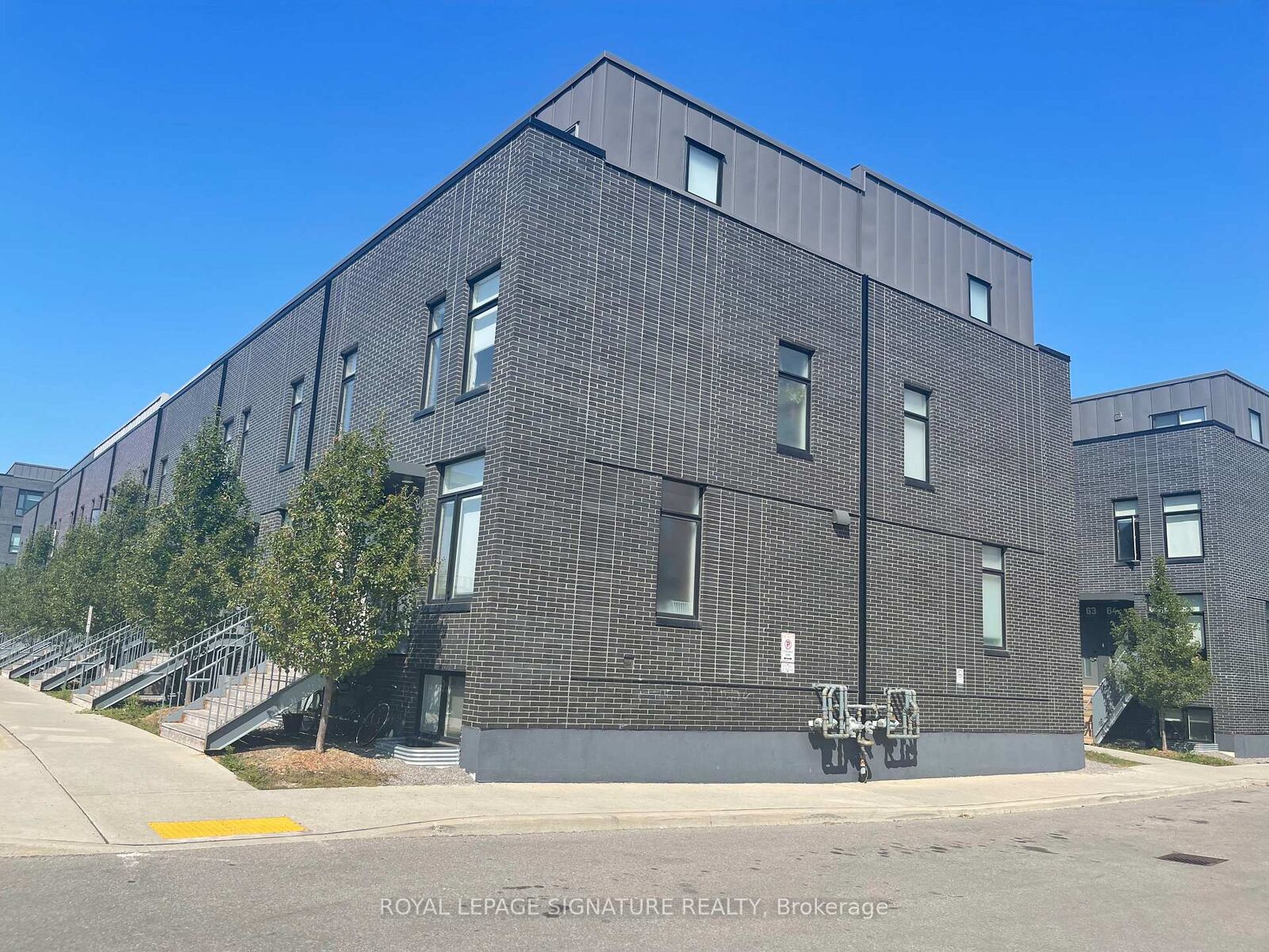 Property Photo:  1760 Simcoe Street N 95B  ON L1G 0C3 