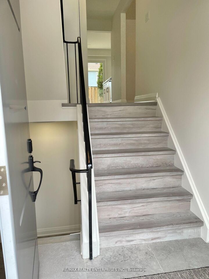 Property Photo:  1055 Shawnmarr Road 17  ON L5H 3V2 