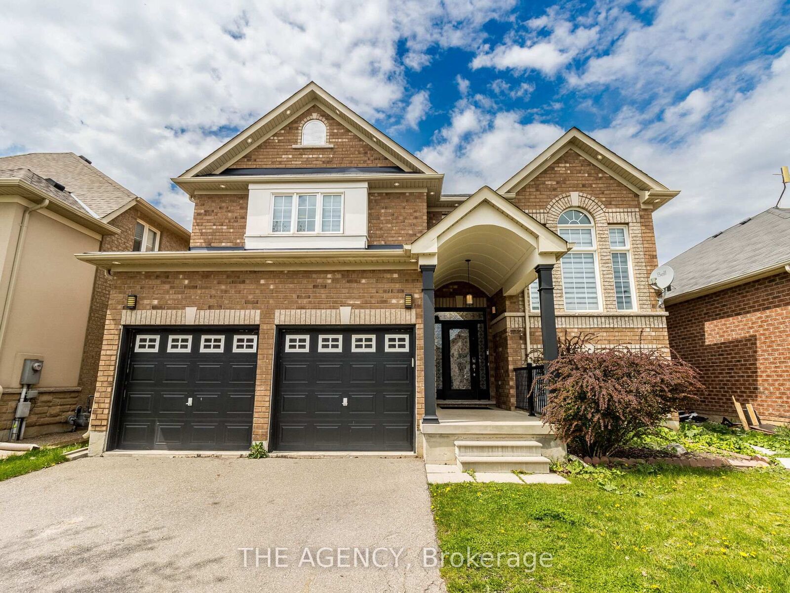 Property Photo: 612 Serafini Crescent ON L9T 7P1