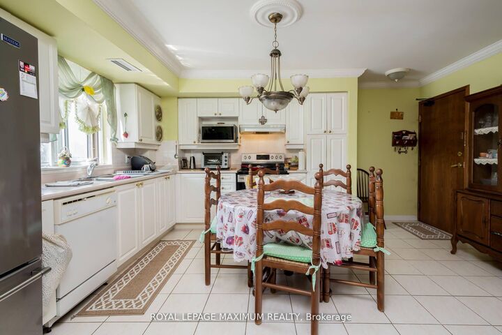 Property Photo: 2506 Rutherford Road 408 ON L4K 5N4