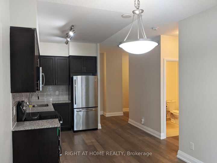 Property Photo: 7165 Yonge Street 317 ON L3T 0C9