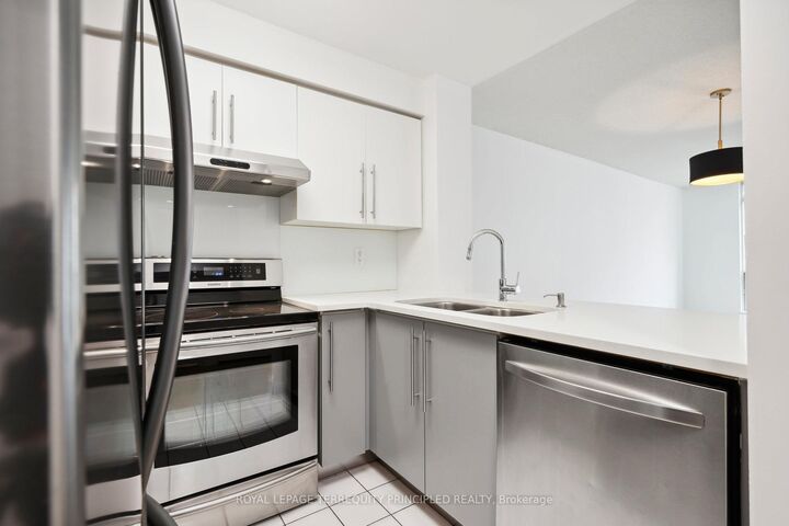 Property Photo:  942 Yonge Street 418  ON M4W 3S8 