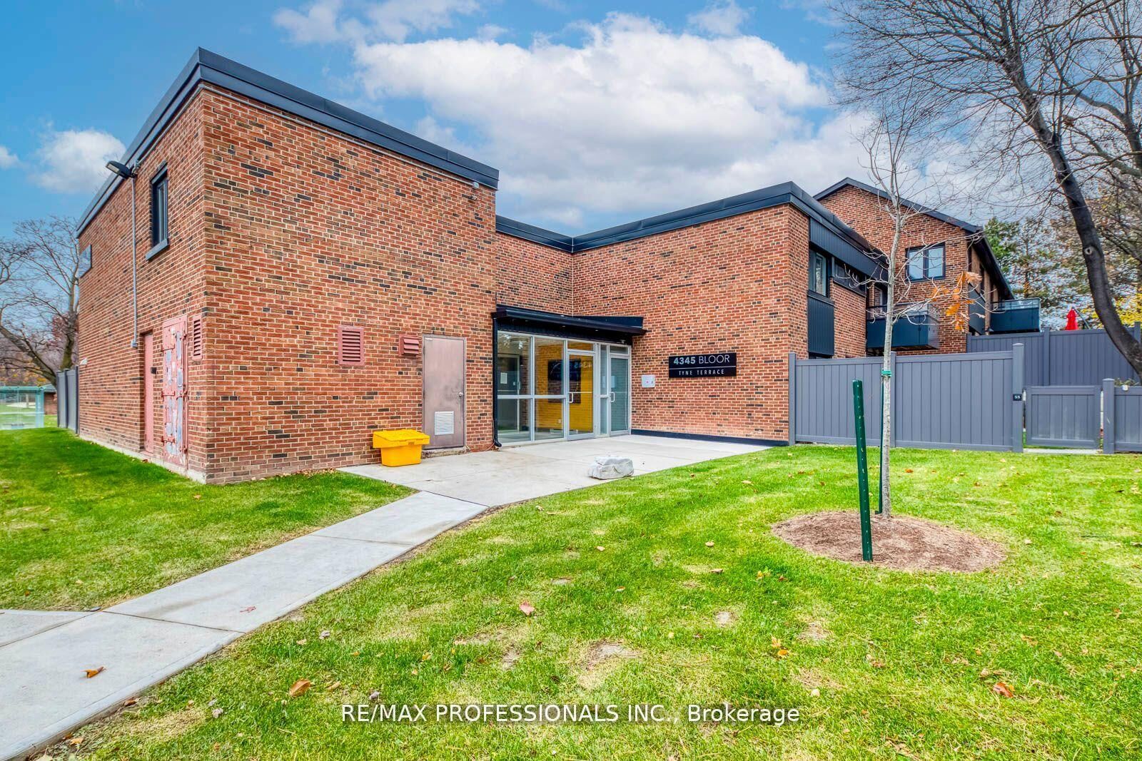Property Photo: 4345 Bloor Street W 51 ON M9C 2A4