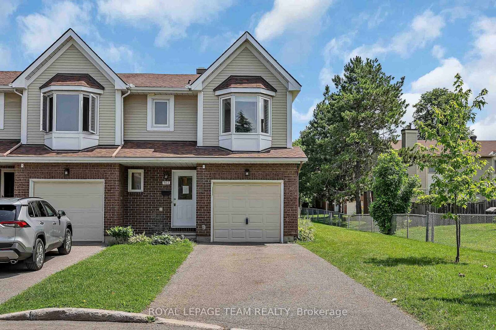 Property Photo: 563 Parasol Court ON K4A 2X2