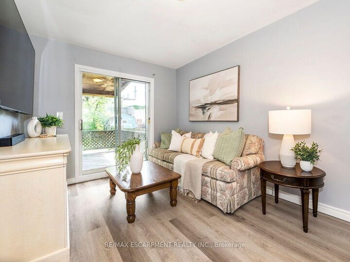 Property Photo: 52 Stapleton Avenue N ON L8H 3N5