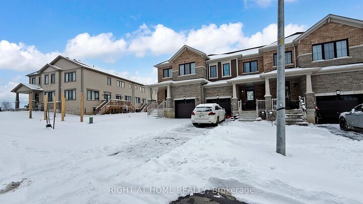 Property Photo: 38 Lonsdale Road ON N3W 0J6