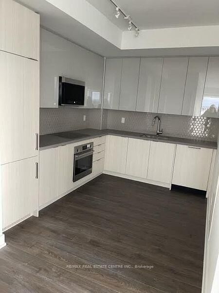 Property Photo:  2481 Taunton Road 1202  ON L6H 3R7 