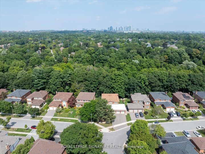 Property Photo: 3417 Sanderling Crescent ON L5L 3P4