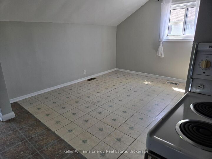 Property Photo: 86 Brock Street E #3 ON L1G 1S1