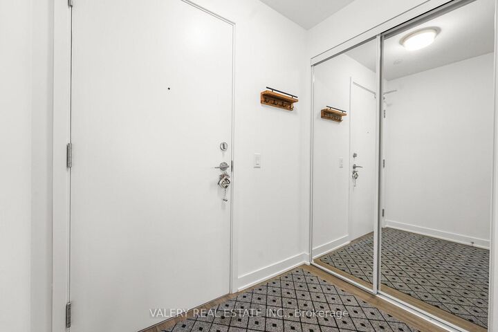 Property Photo: 681 Yonge Street 615 ON L4N 4E8