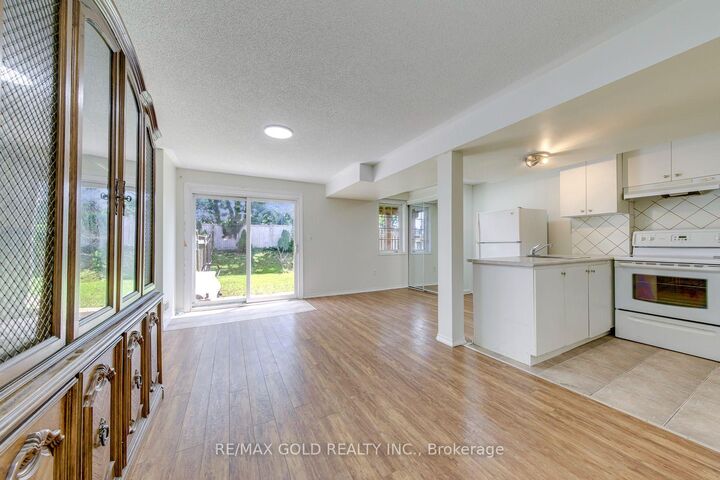 Property Photo: 3332 Angel Pass Drive Basement ON L5M 7K2