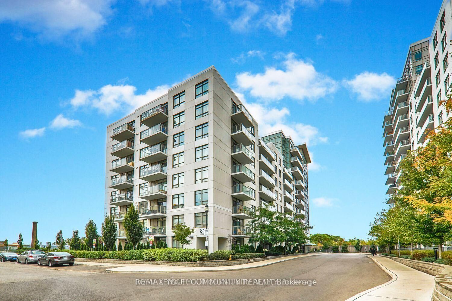 Property Photo: 812 Lansdowne Avenue 911 ON M6H 4K5