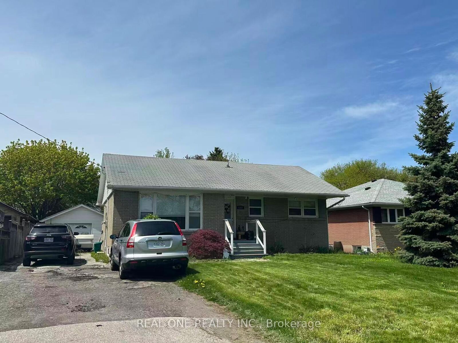Property Photo:  1387 Selkirk Avenue Lower  ON L6L 2V5 