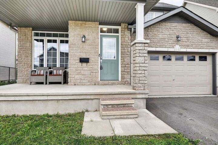 Property Photo:  129 Dorina Sarazin Crescent  ON K4K 0G6 