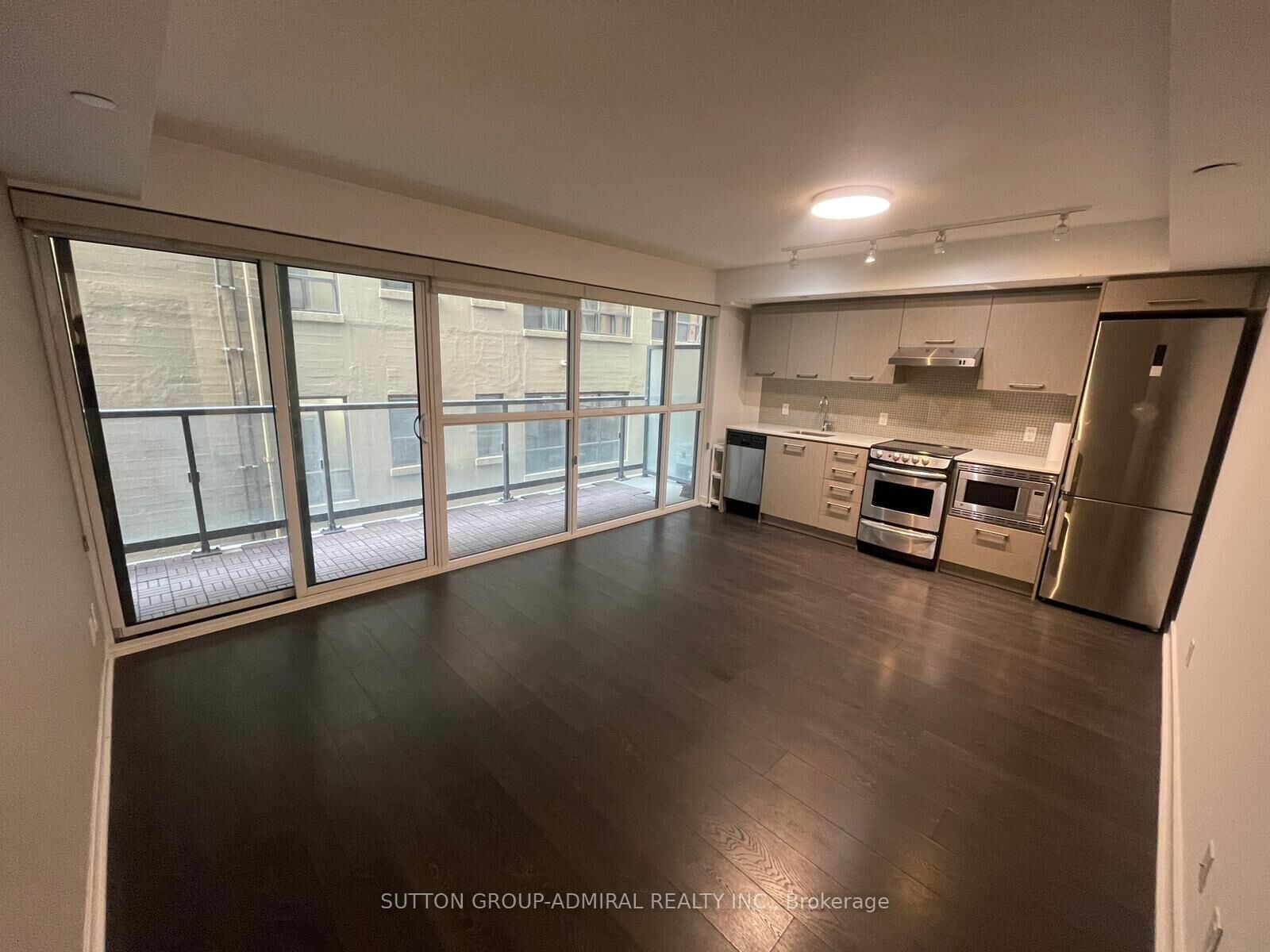 Property Photo:  87 Peter Street 812  ON M5V 2G4 