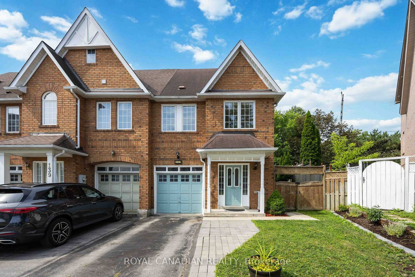 Property Photo:  137 Stokely Crescent  ON L1N 9S9 