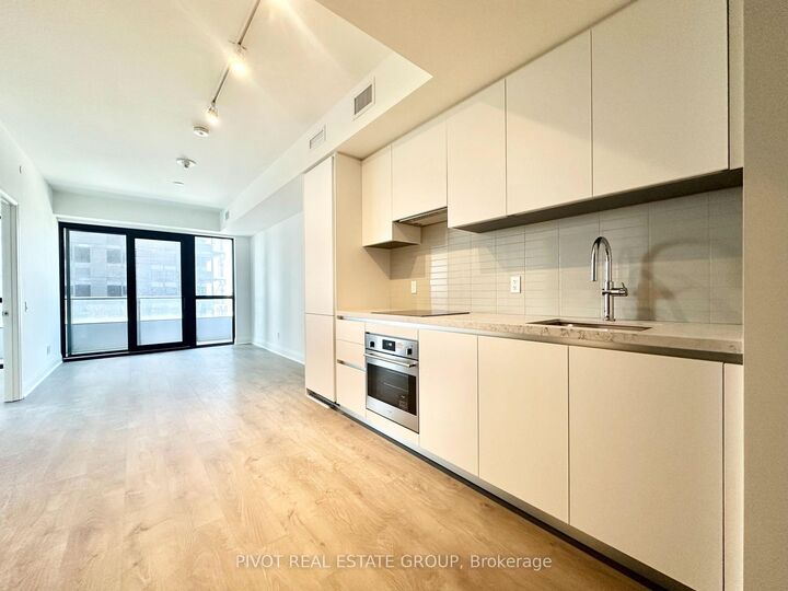 Property Photo: 2 Erskine Road 3608 ON L5B 0S1