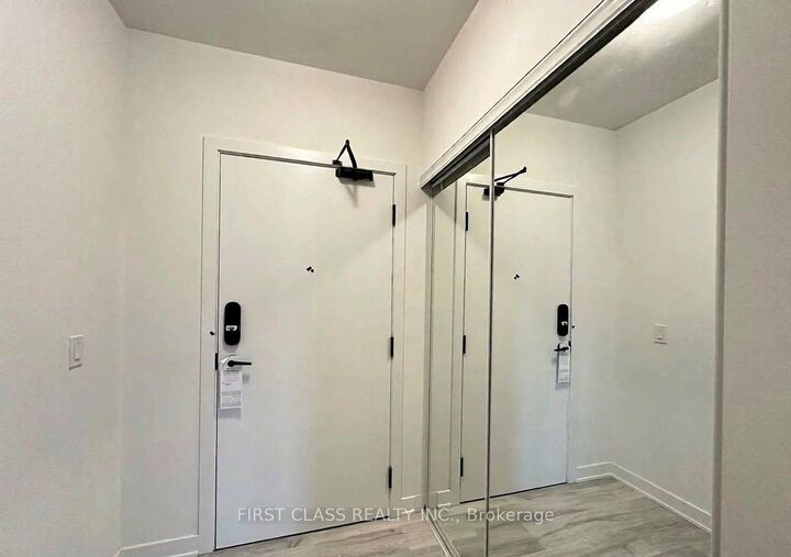 Property Photo:  135 Lower Sherbourne St N/A 1733W  ON M5A 1Y4 