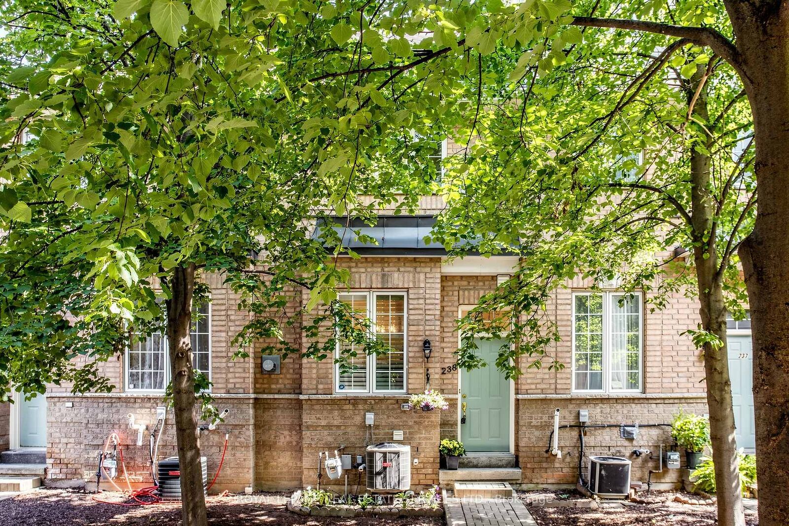 Property Photo:  23 Observatory Lane 238  ON L4C 0M7 