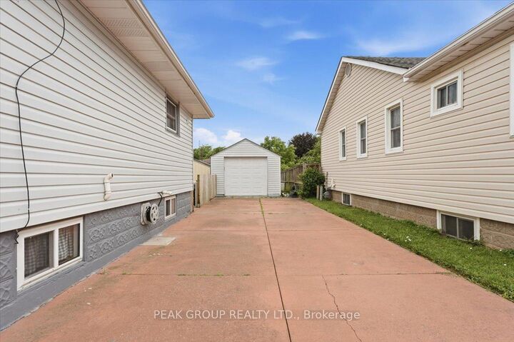 Property Photo: 6233 Montrose Road ON L2H 1L5