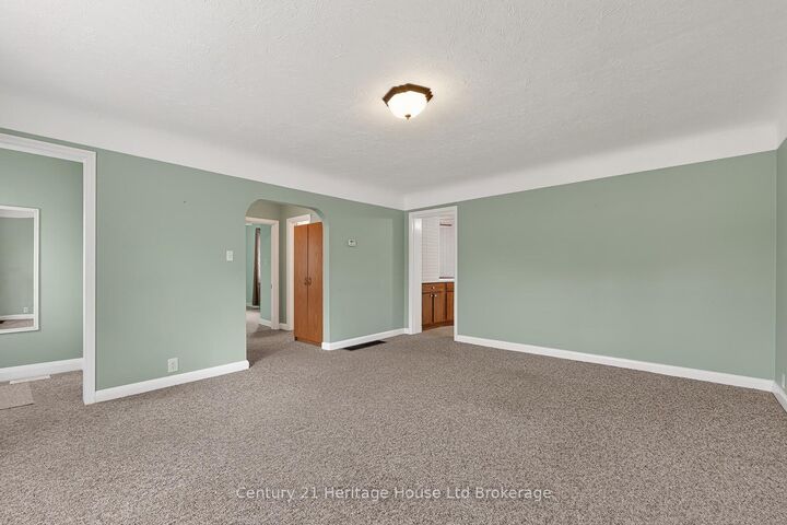 69 Bee Street — photo 1